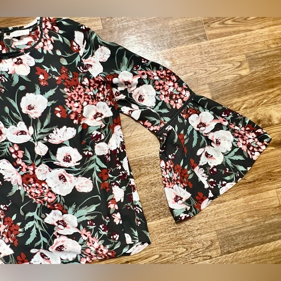 Loft black floral lightweight blouse  shirt bell sleeves keyhole closure medium - Picture 9 of 9